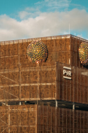 Neutelings Riedijk Architects Opens Sustainable P+R Facility at Naturalis